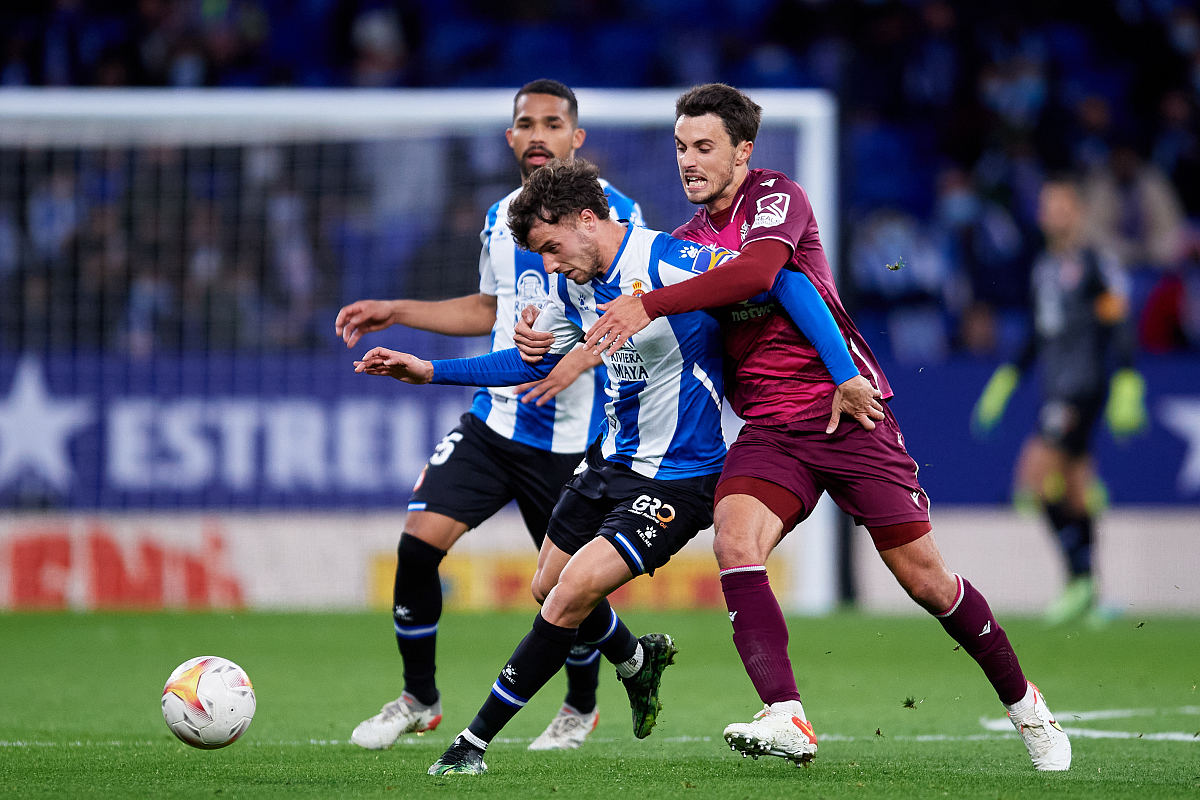 九游体育-重磅！关键时刻巴塞罗那备战荷甲冲刺阶段布莱顿调整名单以备德国杯，拉齐奥转会期官宣签约的简单介绍